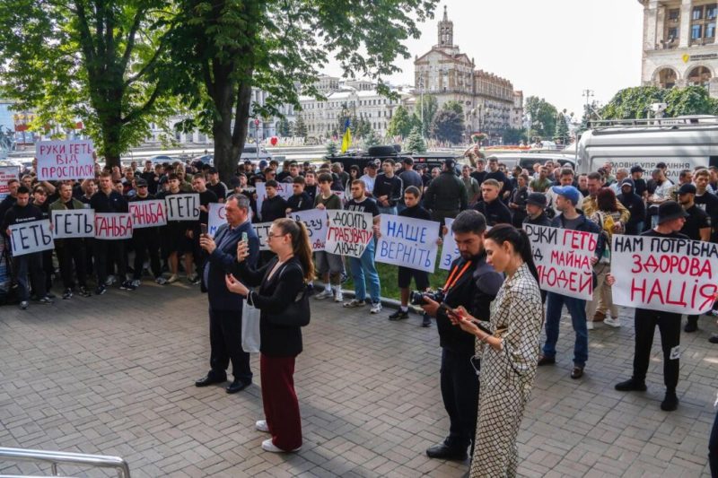БУДИНОК ПРОФСПІЛОК – ЗІБРАННЯ НА ЗАХИСТ ТРУДОВИХ ПРАВ І ПРАВ ПРОФСПІЛОК