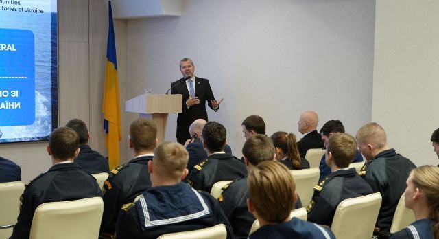 В Одесі відбулась зустріч Генерального секретаря IMO Арсеніо Домінгеса з молоддю Профспілки робітників морського транспорту України