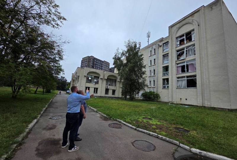 Ворожа ракета пошкодила Академію праці, соціальних відносин і туризму — профспілки ініціюють кампанію з відновлення