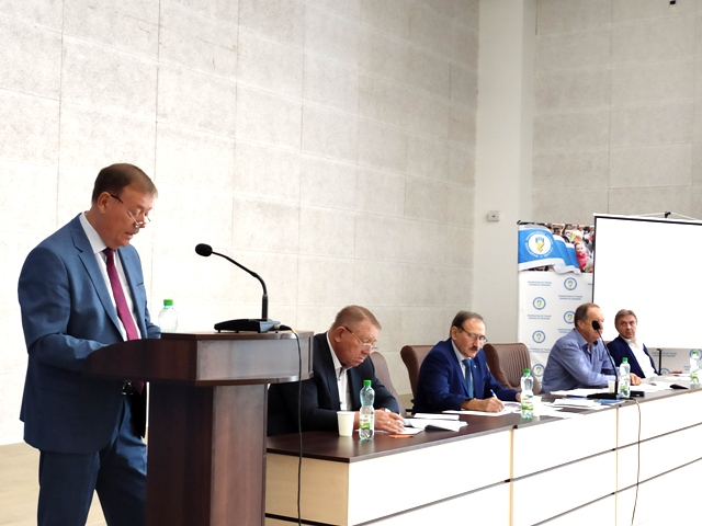 ФОРУМ. Відповідати викликам часу, бути в авангарді боротьби за права людини праці
